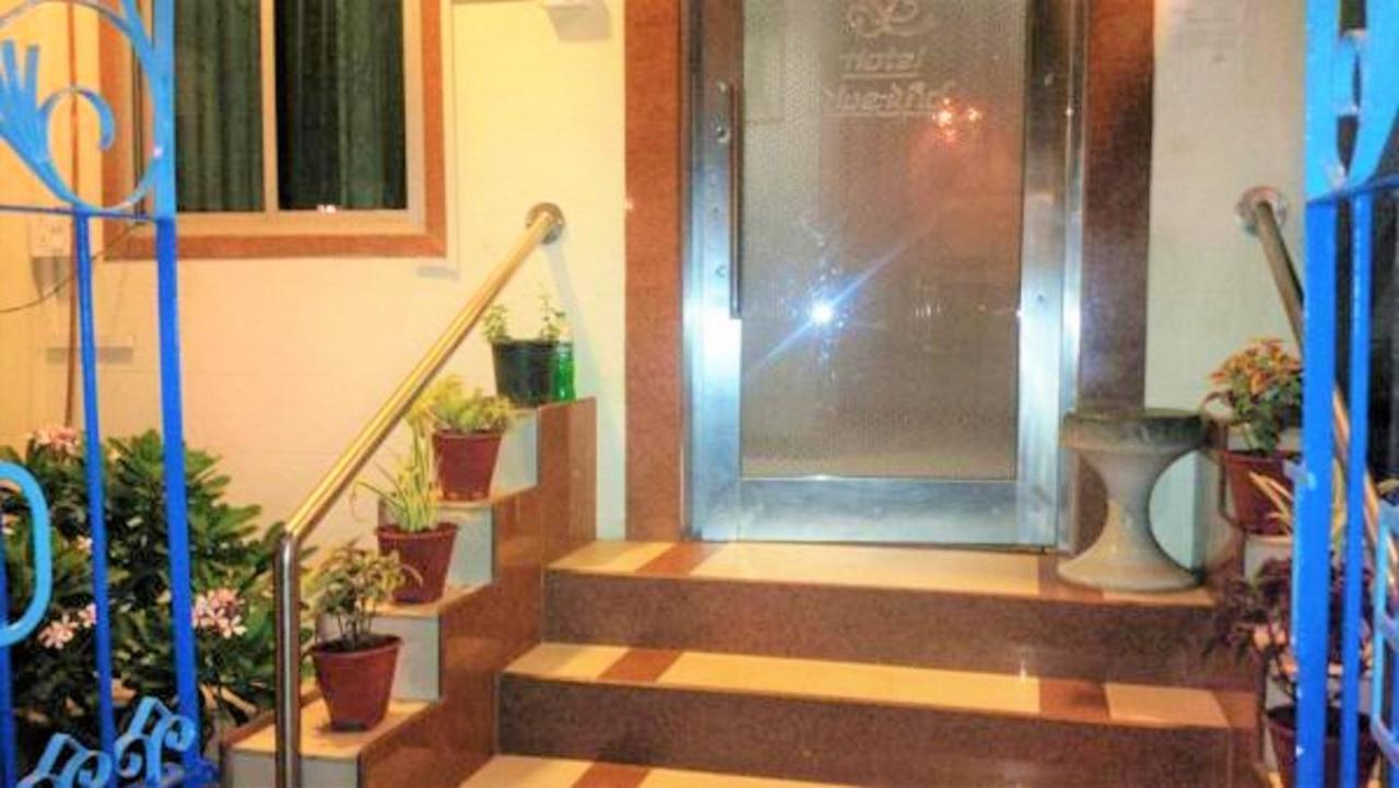 Hotel Blue Bird Colaba Mandve Kültér fotó