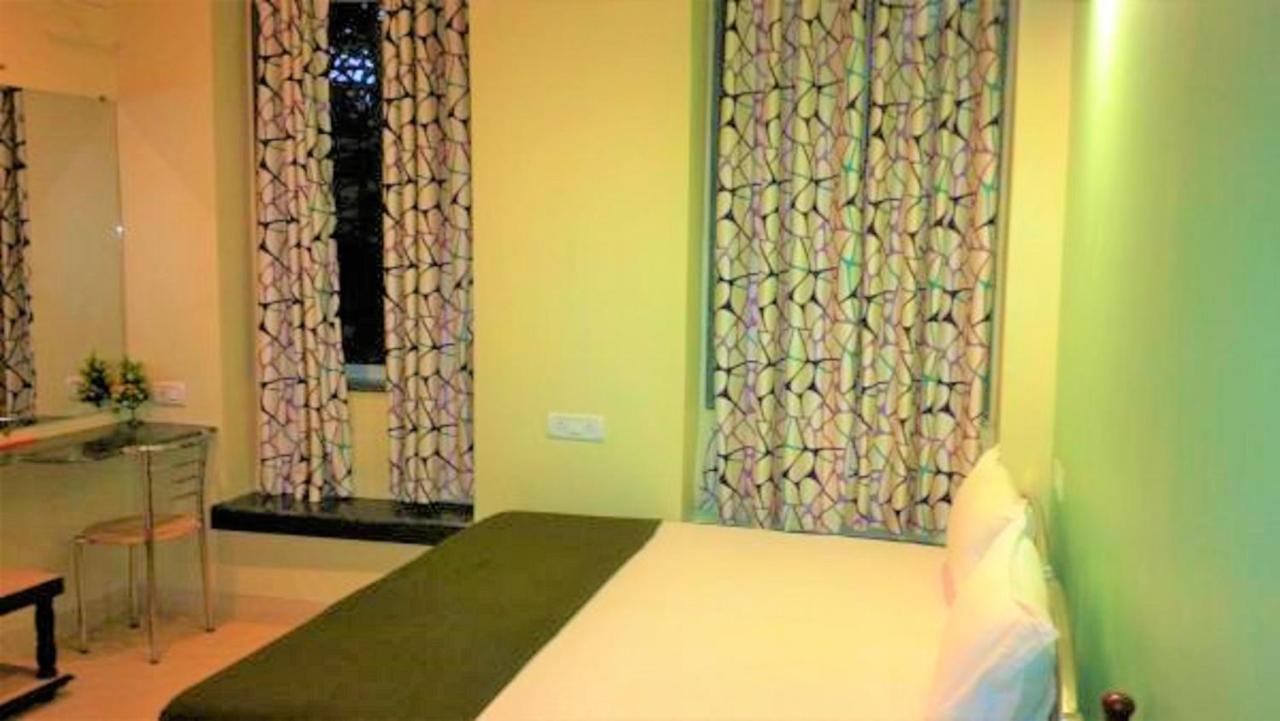 Hotel Blue Bird Colaba Mandve Kültér fotó