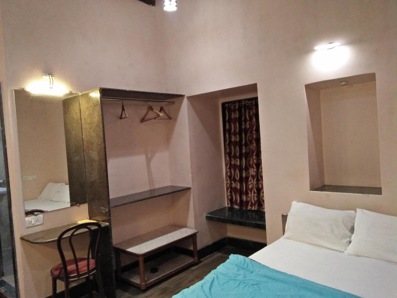 Hotel Blue Bird Colaba Mandve Kültér fotó