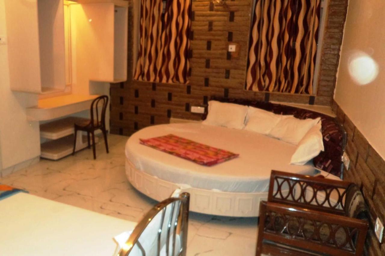 Hotel Blue Bird Colaba Mandve Kültér fotó