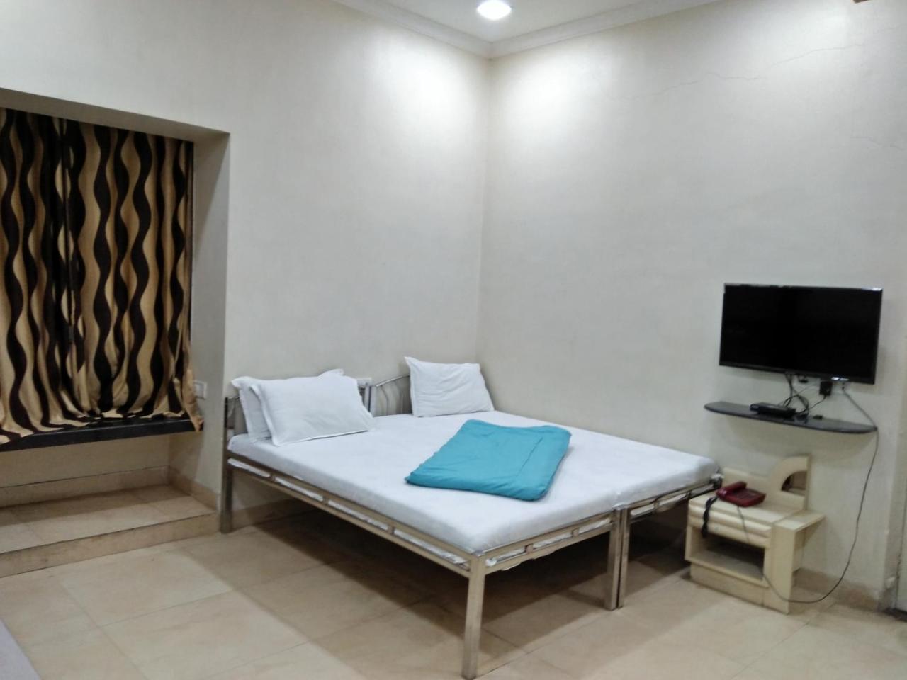 Hotel Blue Bird Colaba Mandve Kültér fotó