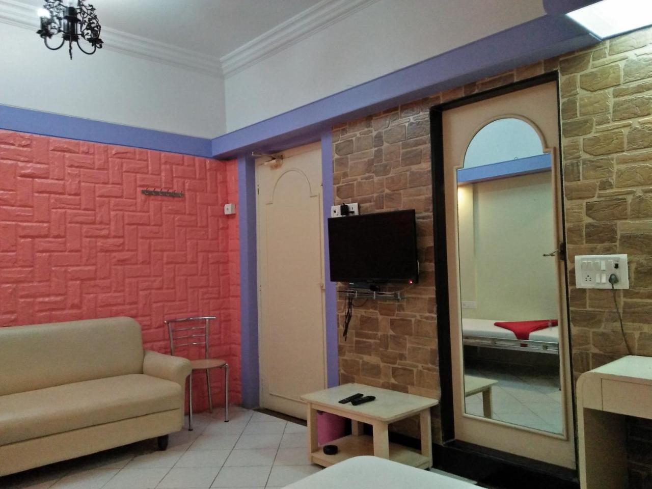 Hotel Blue Bird Colaba Mandve Kültér fotó