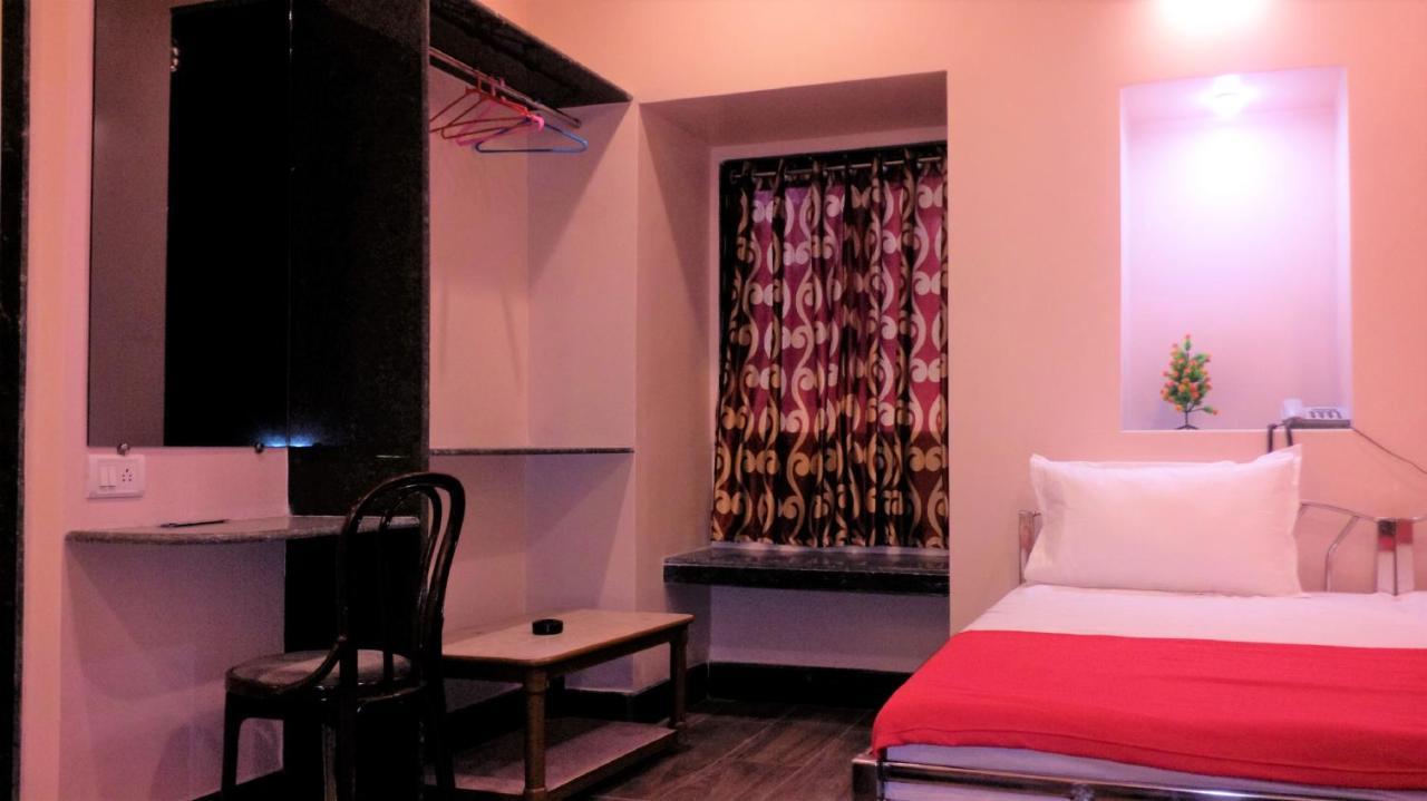 Hotel Blue Bird Colaba Mandve Kültér fotó