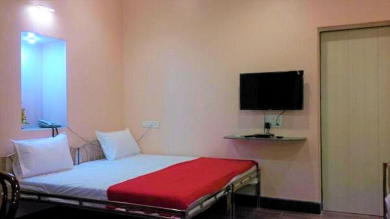 Hotel Blue Bird Colaba Mandve Kültér fotó