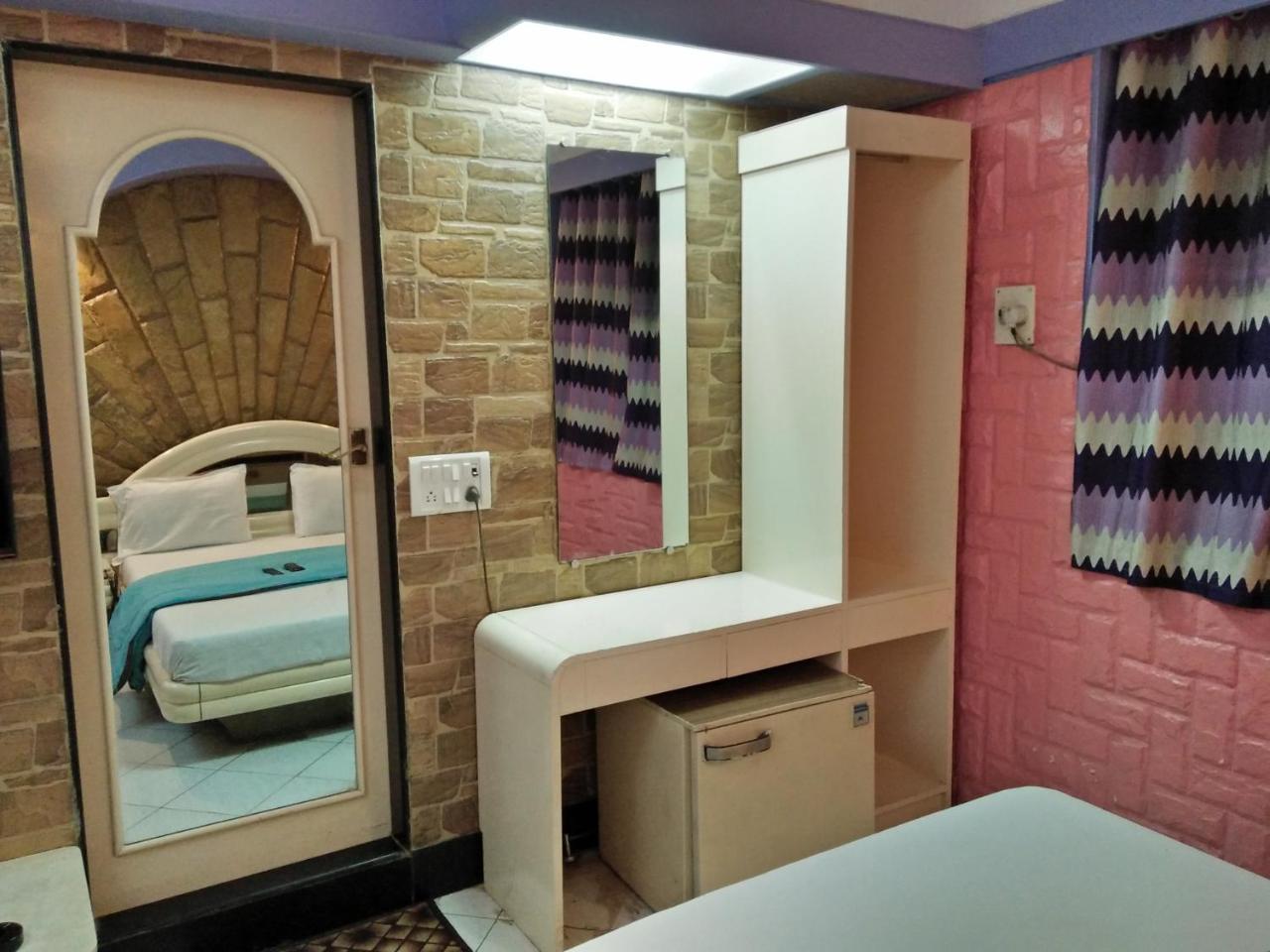 Hotel Blue Bird Colaba Mandve Kültér fotó