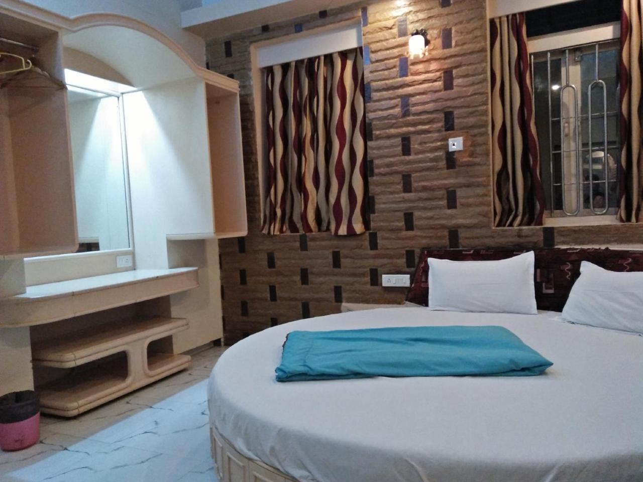 Hotel Blue Bird Colaba Mandve Kültér fotó