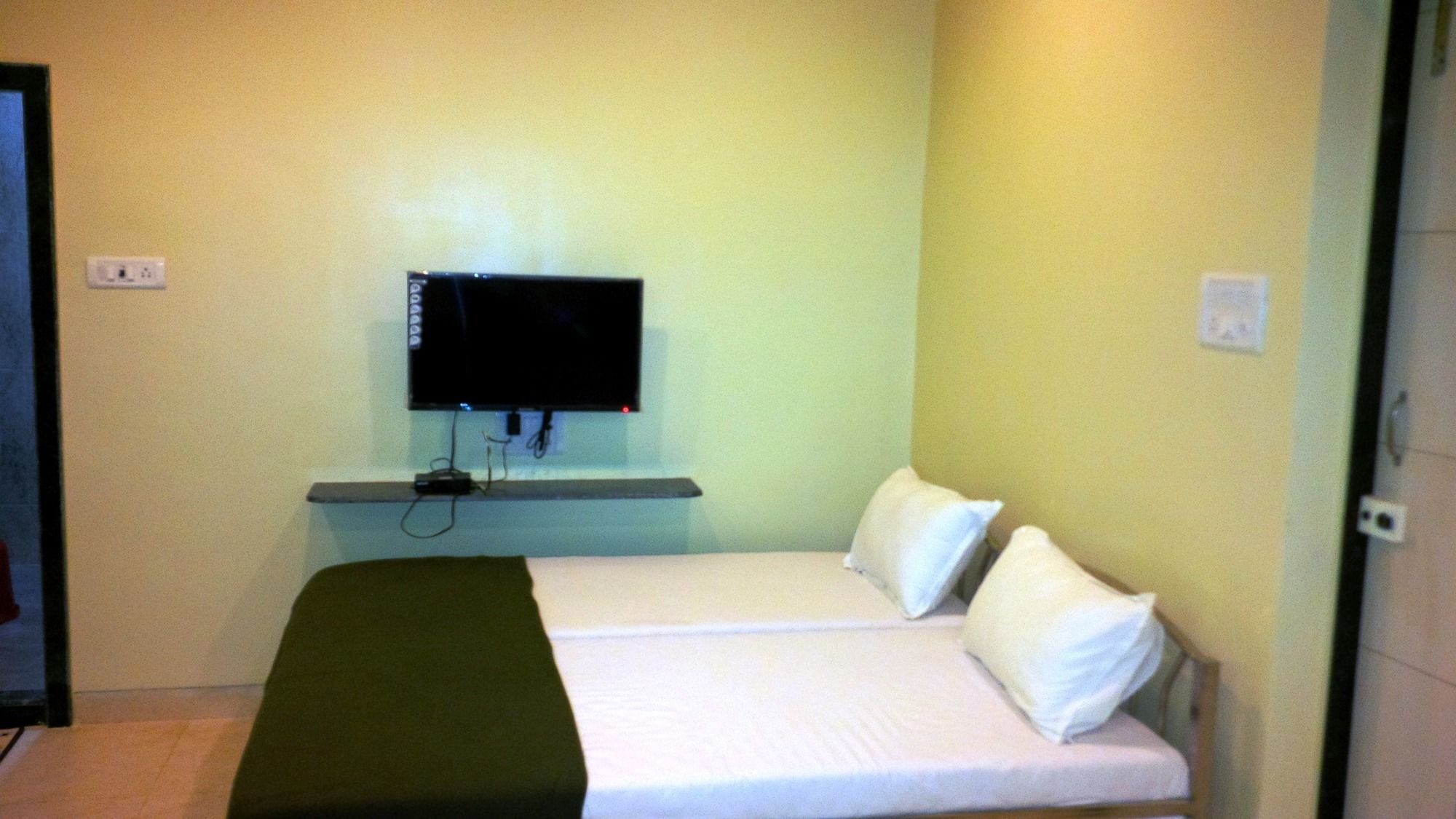 Hotel Blue Bird Colaba Mandve Kültér fotó