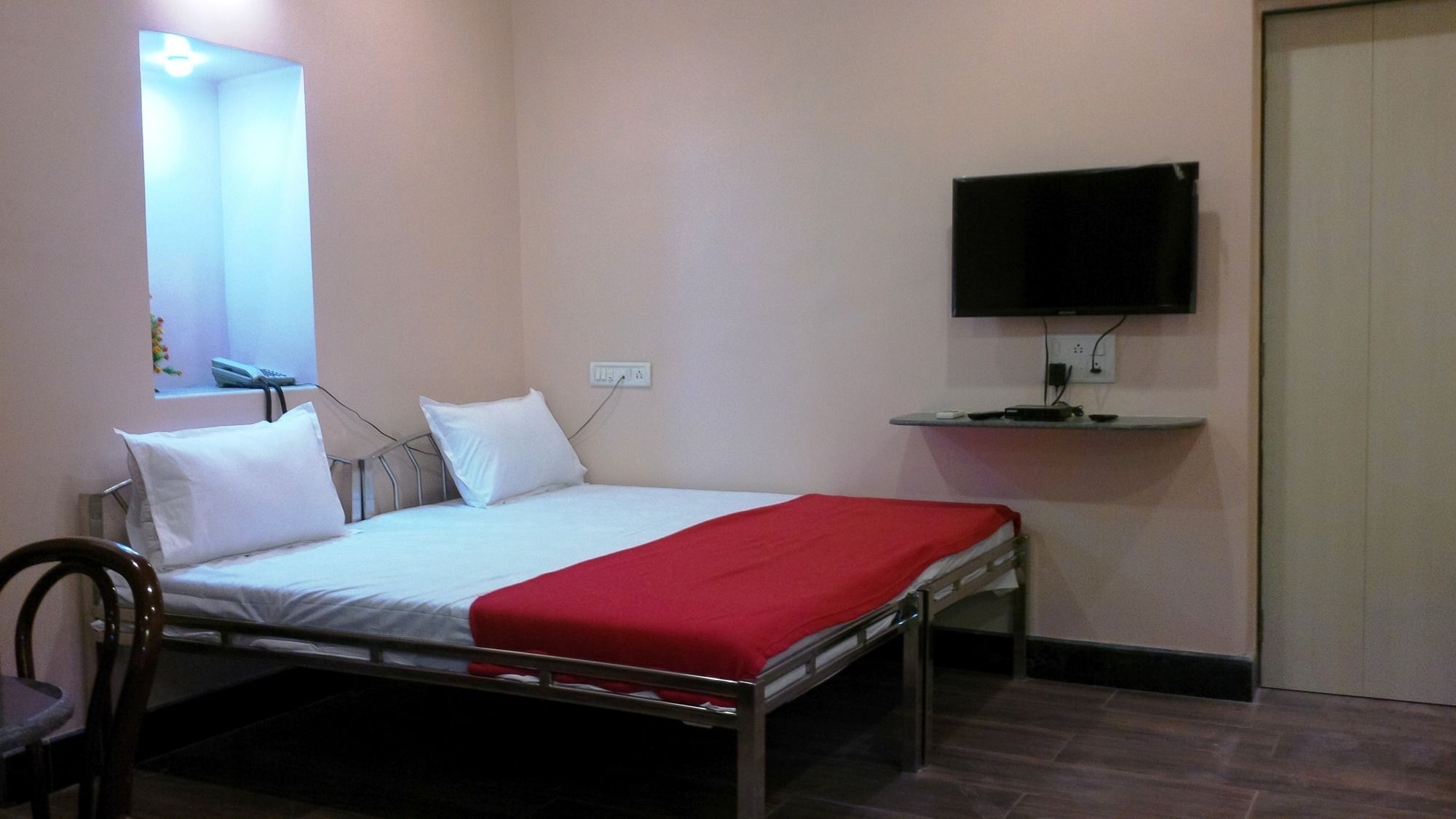 Hotel Blue Bird Colaba Mandve Kültér fotó