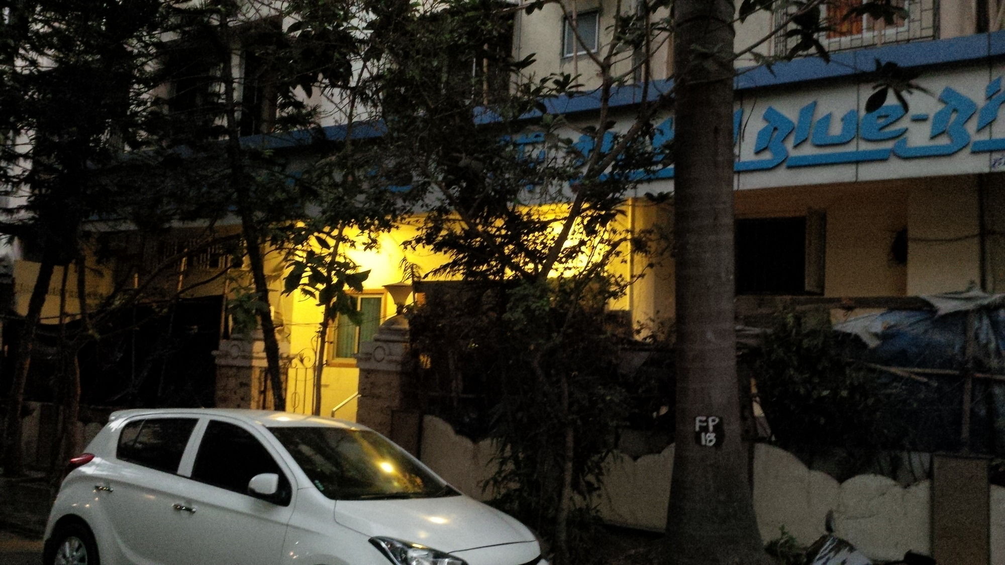 Hotel Blue Bird Colaba Mandve Kültér fotó