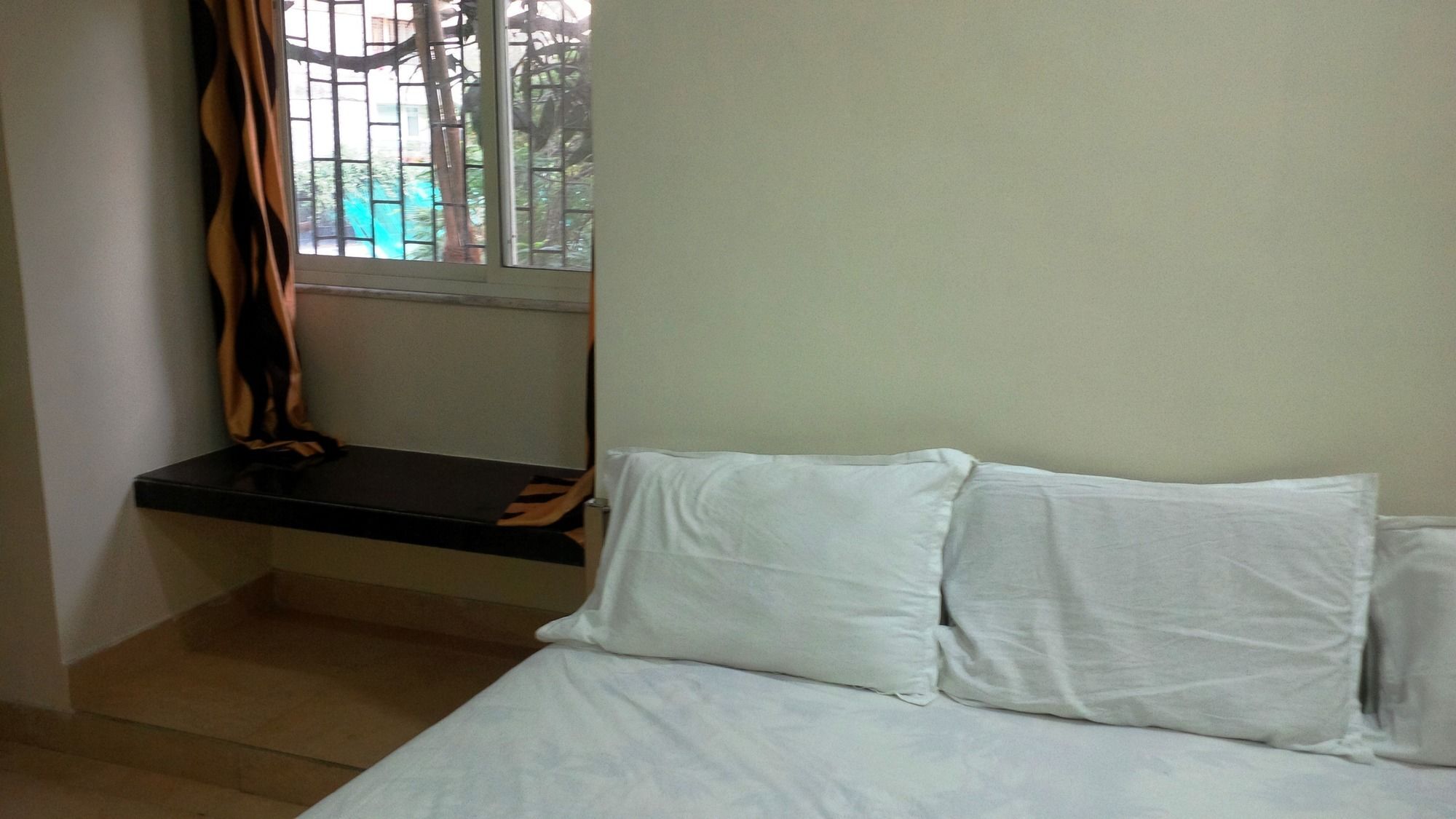 Hotel Blue Bird Colaba Mandve Kültér fotó